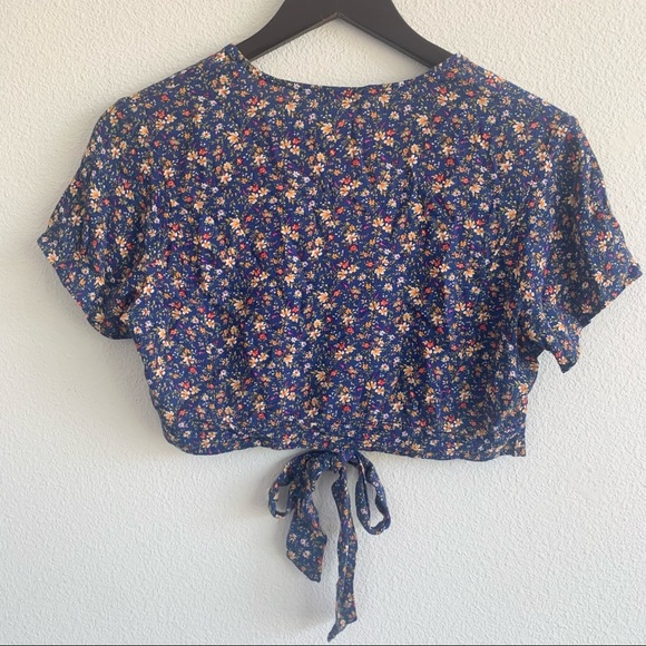 ❤️American Eagle Floral Button down front tie Crop Top Blue Short Sleeve - Picture 4 of 4
